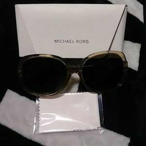 Nwot Michael Kors authentic sunglasses w case